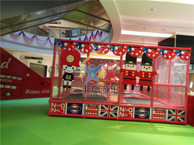 安徽安慶市大觀區(qū)匯峰廣場紅色百萬海洋球池(圖3) 安徽安慶市大觀區(qū)匯峰廣場紅色百萬海洋球池