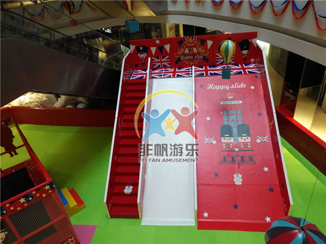 安徽安慶市大觀區(qū)匯峰廣場紅色百萬海洋球池(圖4) 安徽安慶市大觀區(qū)匯峰廣場紅色百萬海洋球池